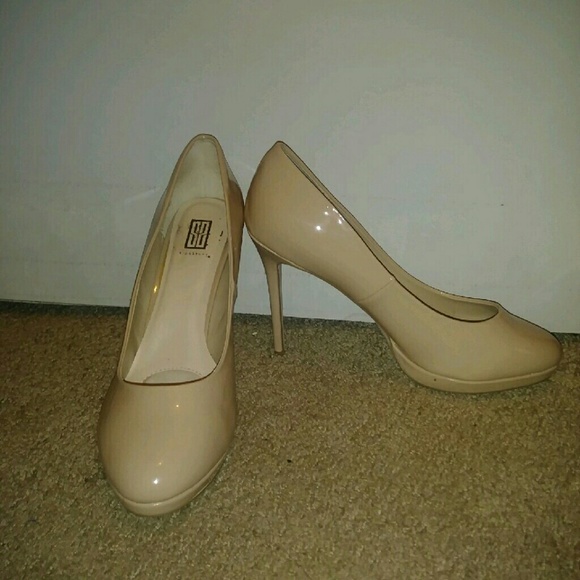 Shoe Dazzle Shoes - Nude Stilletos